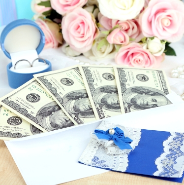 Сколько дарить денег на свадьбу